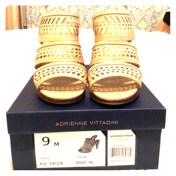 Adrienne Vittadini Shoes - Size 9 Adrienne Vittadini Sandler pumps
